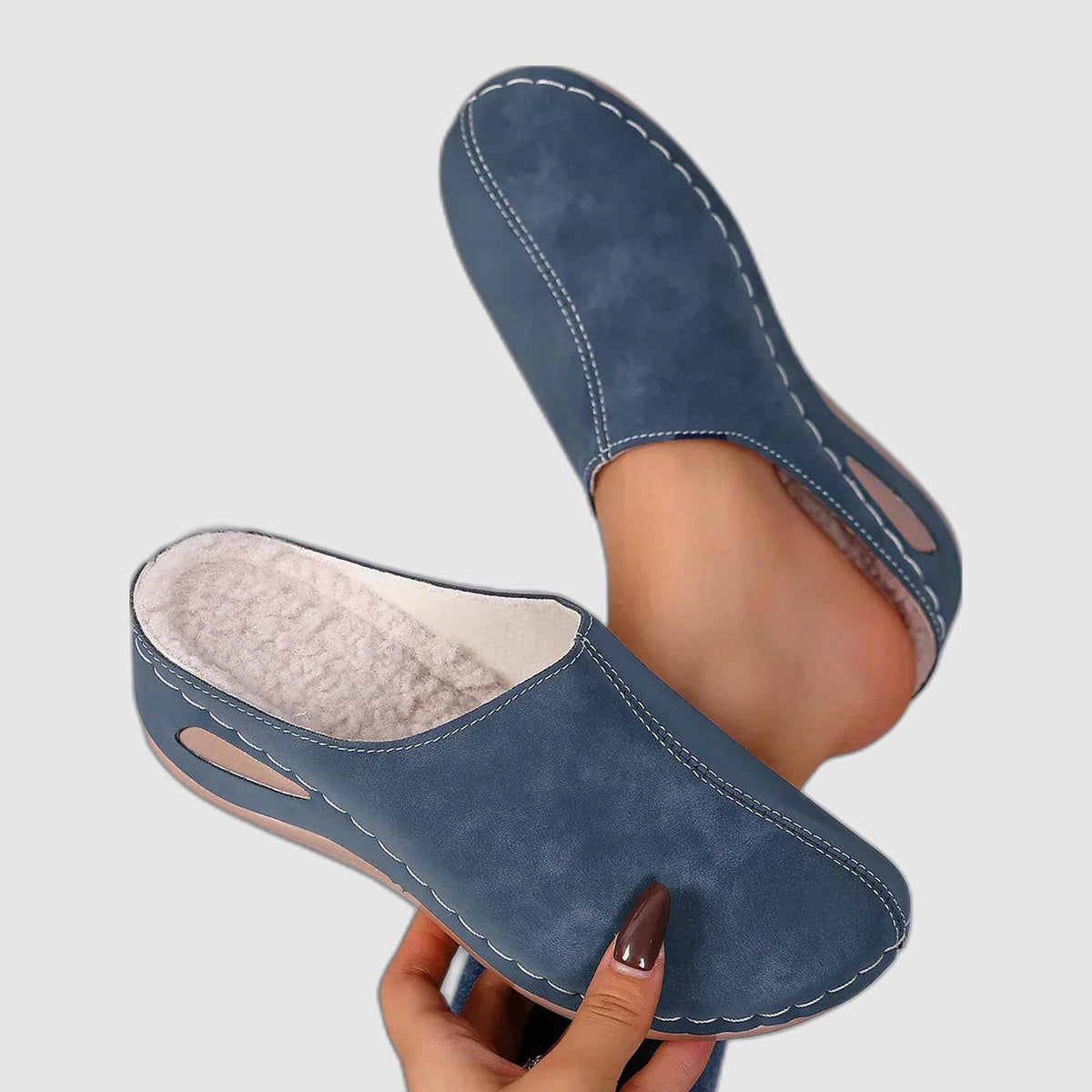 Pantoufles orthopédiques Mare de Danoir Paris, en gris, avec semelle confortable et soutien pour les pieds.