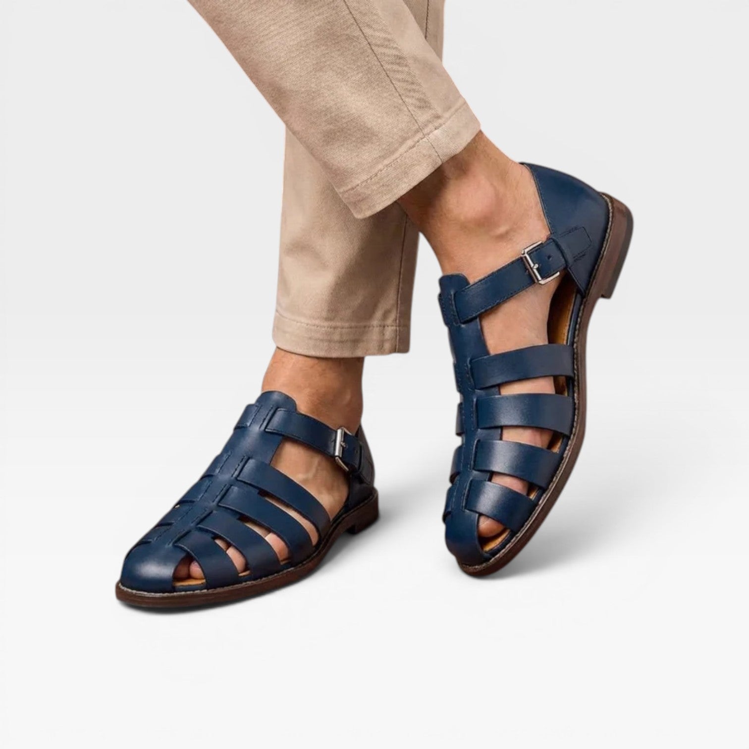 Sandales fisherman en cuir pour hommes Danoir Paris, style estival classique à bout fermé avec boucle et bride.
