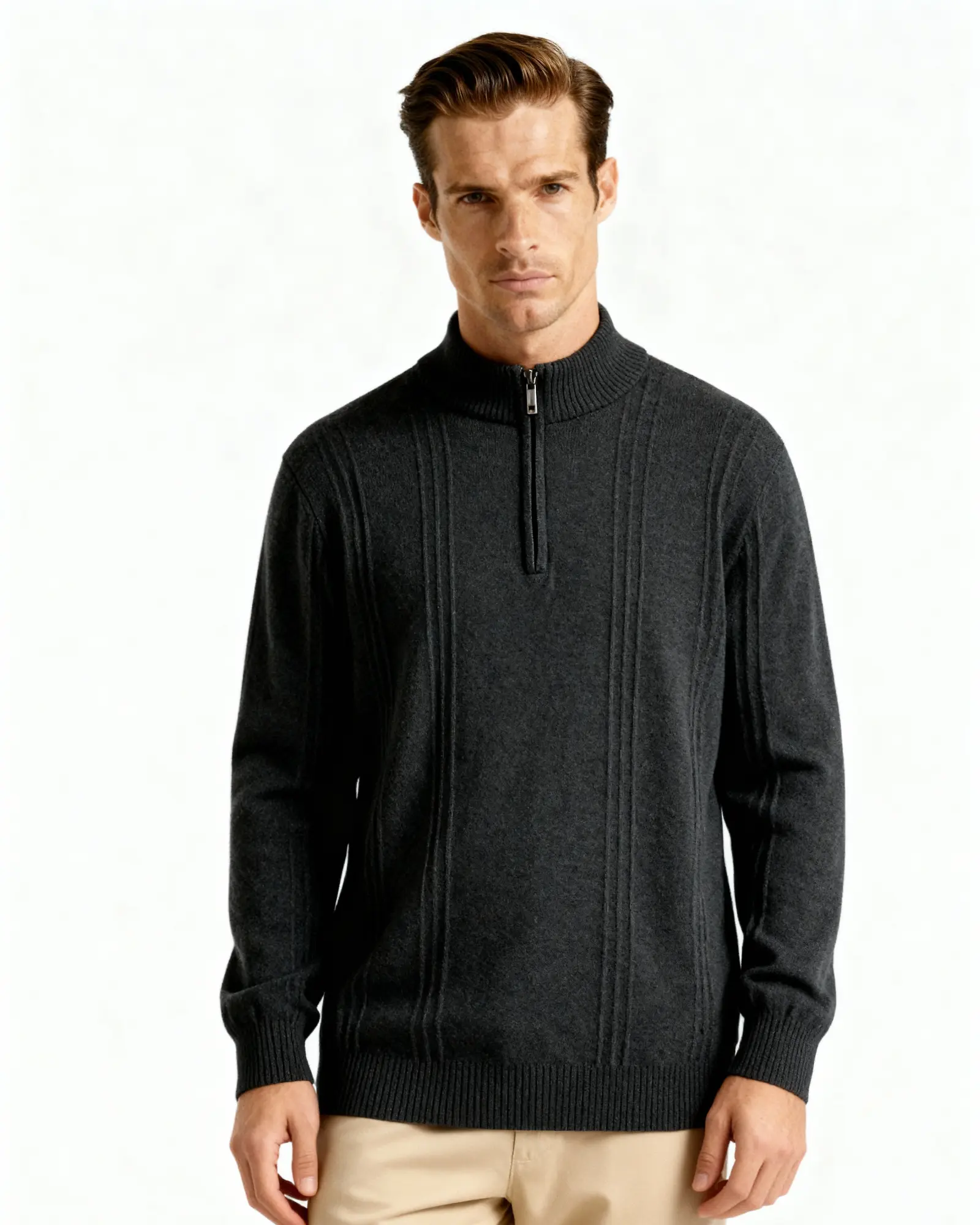 Pull en cachemire beige à col half-zip en relief de la marque Old Money, détail côtelé élégant et confortable.