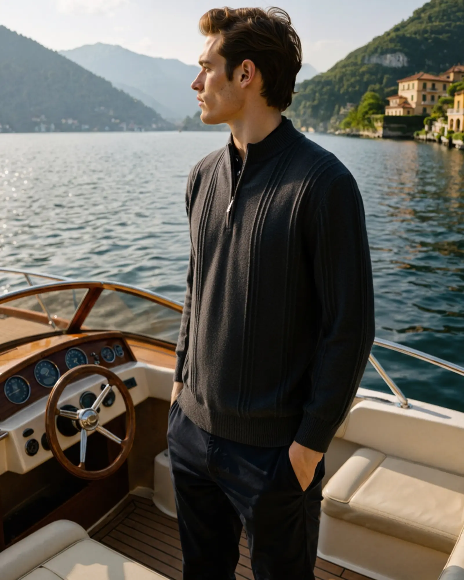 Pull en cachemire beige à col half-zip en maille côtelée de la marque Old Money, doux et élégant.