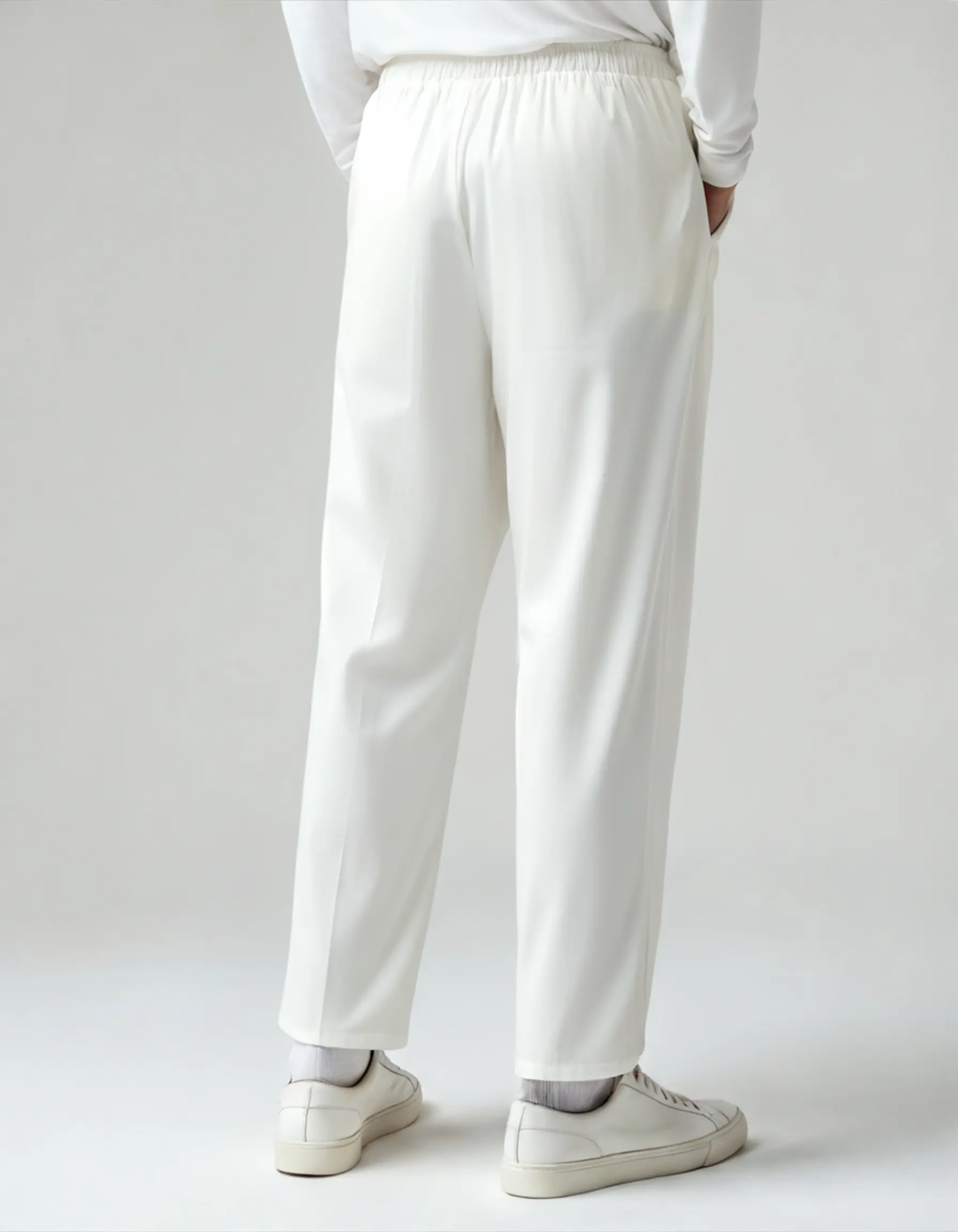Pantalon en lin beige Zanzibar de la marque Old Money, coupe décontractée, porté sur un modèle.