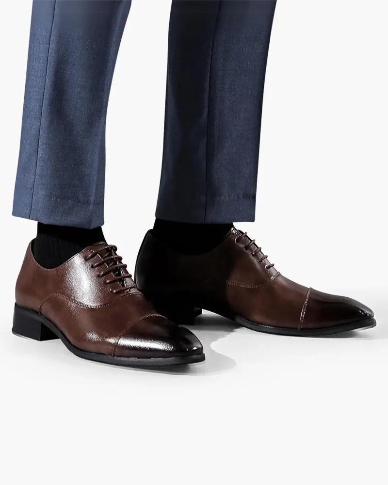 Chaussures en cuir classiques Old Money de couleur noire, pointure EU 38, vue de face, détails élégants et finition soignée.