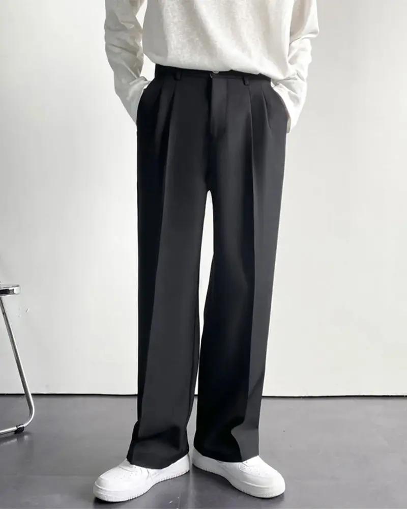 Pantalon large Paris de la marque Old Money en tissu noir, coupe ample et élégante, vue de face sur fond blanc.