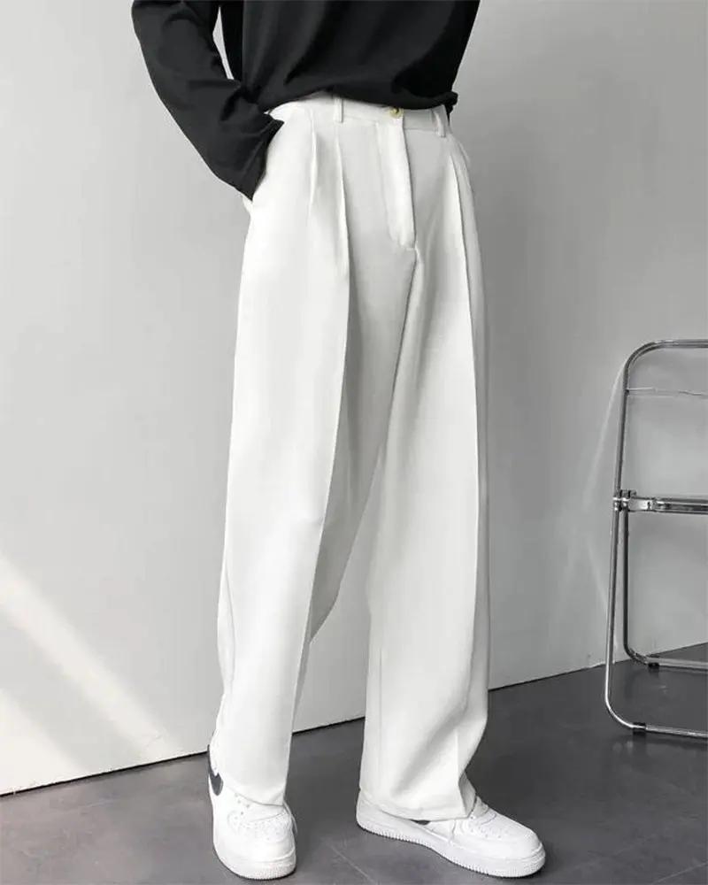Pantalon Paris large taille de la marque Old Money, en tissu noir, coupe ample et élégante, visible sur un arrière-plan neutre.