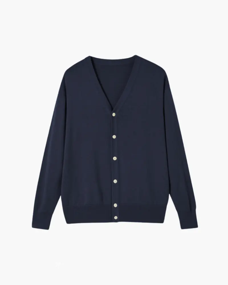 Gilet en laine 100% premium de la marque Old Money, noir, taille XS, porté sur une personne.