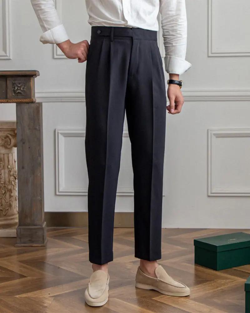 Pantalon taille haute Paris Old Money noir en tissu léger, vue de face sur fond blanc.