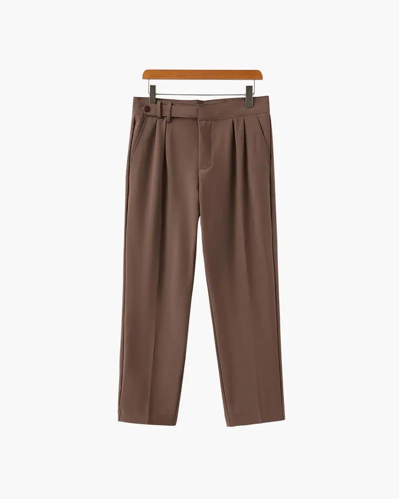 Pantalon taille haute Paris de Old Money, coupe ajustée, en tissu noir, vue de face.