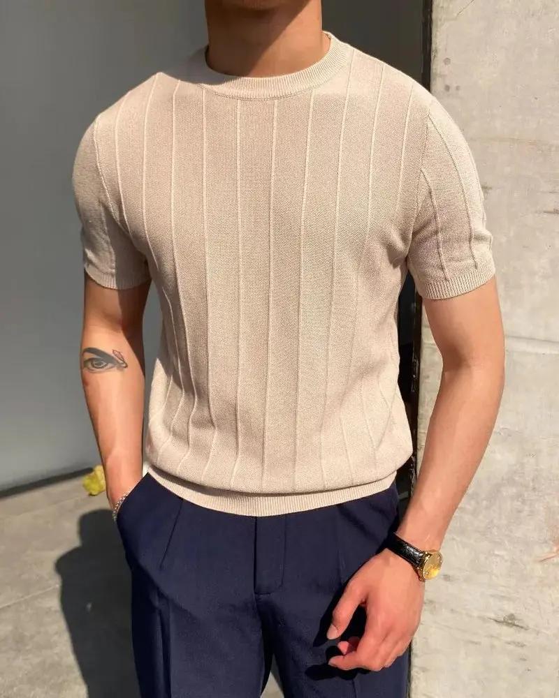 T-shirt à rayures côtelées Old Money en bleu, vue frontale, tissu doux et ajusté, style classique et décontracté.