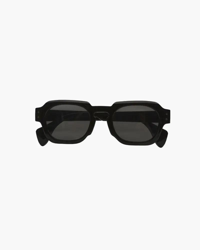 Lunettes de soleil Old Money Monaco bleu avec monture élégante et verres teintés, style sophistiqué pour un look chic.