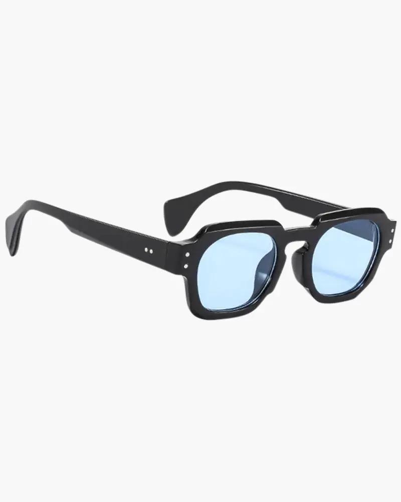 Lunettes de soleil Monaco Old Money avec monture bleue, design élégant et protection UV visible sur l'image.