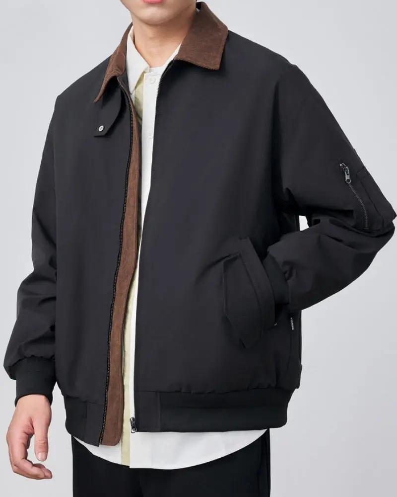 Veste Harrington classique Old Money de couleur marron, coupe ajustée avec col et boutons, style intemporel et élégant.