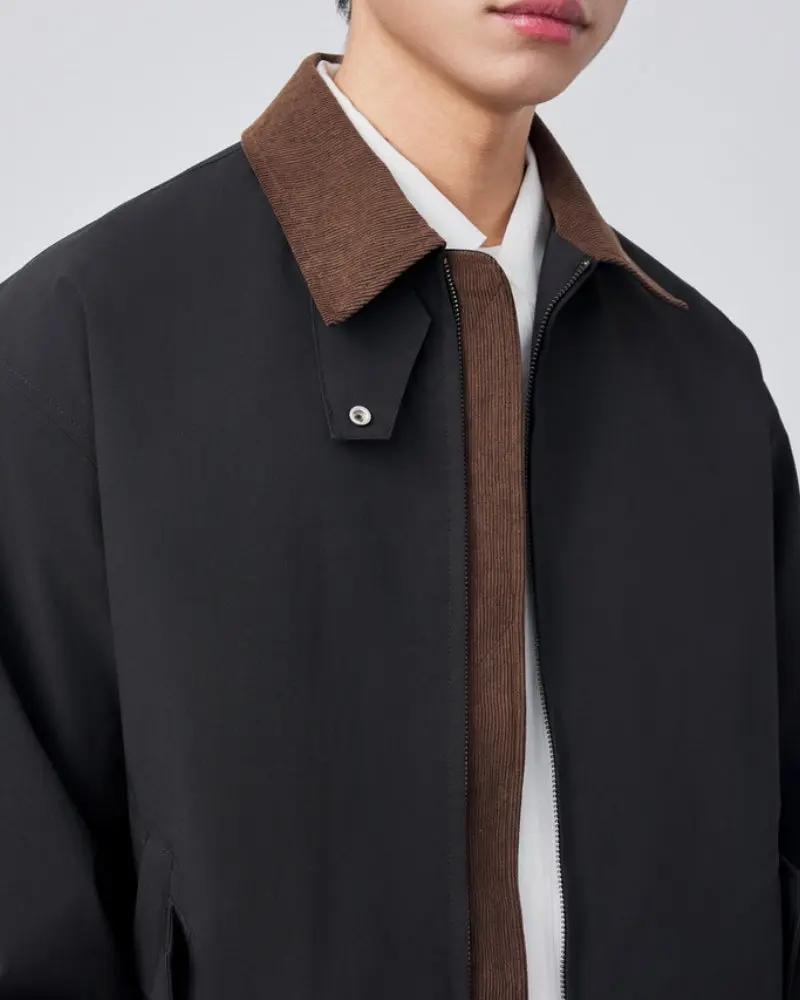 Veste Harrington classique Old Money de couleur marron, style intemporel et coupe ajustée, en tissu léger.