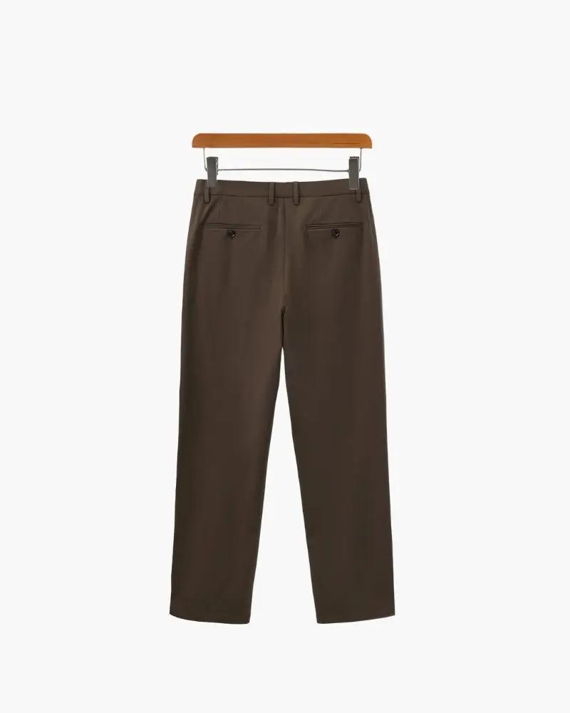 Pantalons en mélange de laine marron pour homme de la marque Old Money, style classique et confortable.