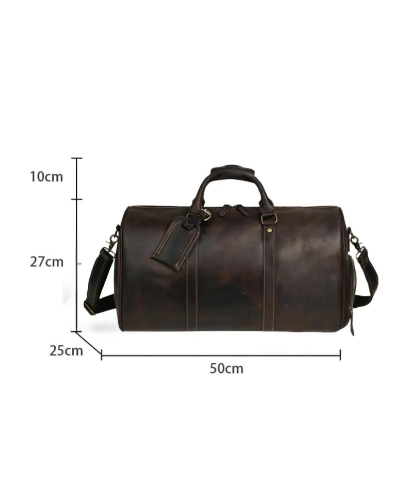 Sac de voyage en cuir marron Old Money Montague Duffle avec poignées solides et fermeture éclair robuste.