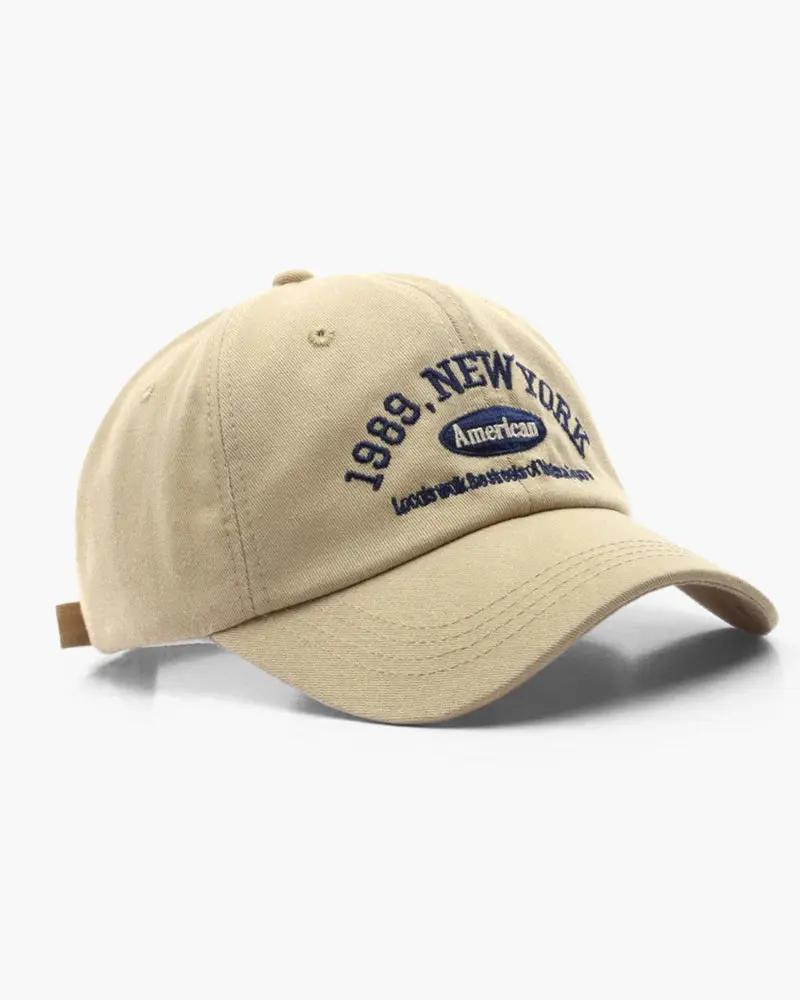 Casquette New York Old Money en coton marron avec logo brodé, vue de face, style décontracté et tendance.