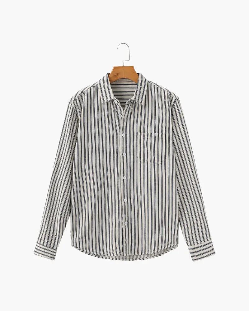 Chemise pour hommes à rayures brunes de la marque Old Money, col classique et manches longues.
