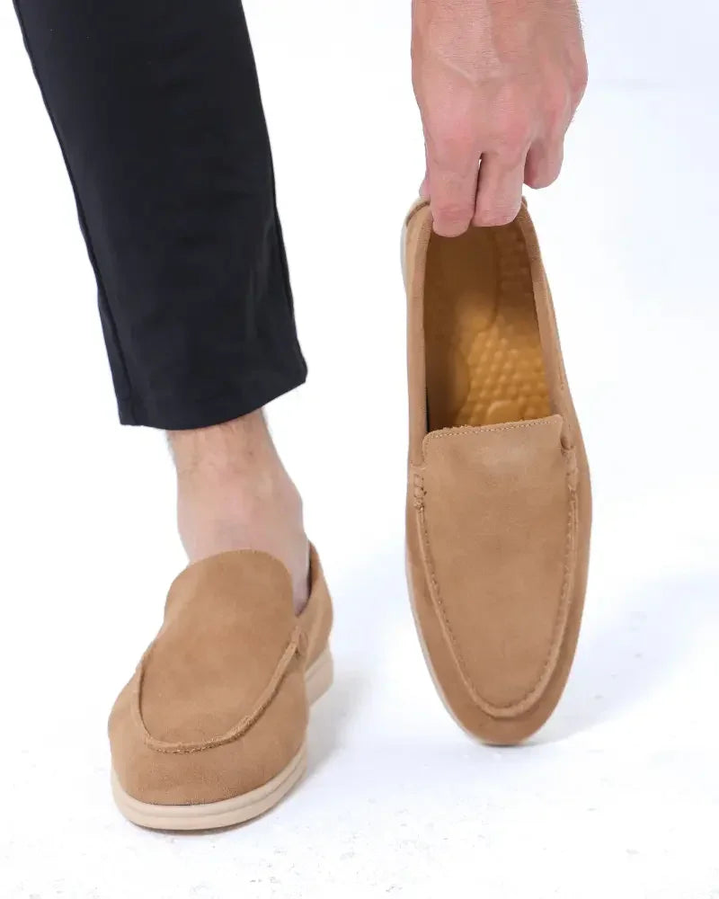 Mocassins en cuir suédé Old Money Premium de couleur caramel, taille EU 39, pour un style élégant et confortable.