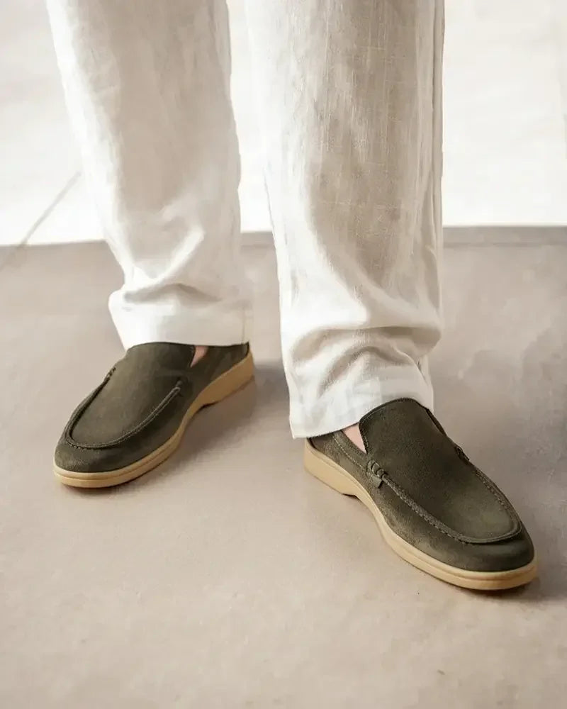 Mocassins en daim premium Old Money de couleur caramel, pointure EU 39, vue de face.