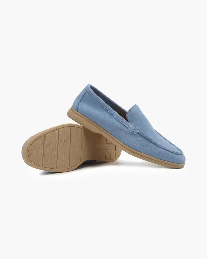 Mocassins en daim Old Money Premium de couleur caramel pour homme, taille EU 39, vue de face sur fond neutre.