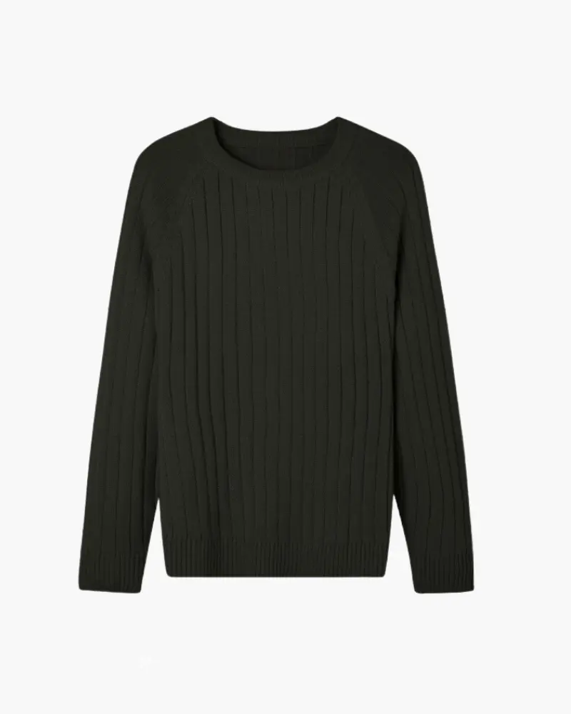 Pull en laine 100 % premium gris Old Money, coupe ajustée, texture douce, porté sur un mannequin.