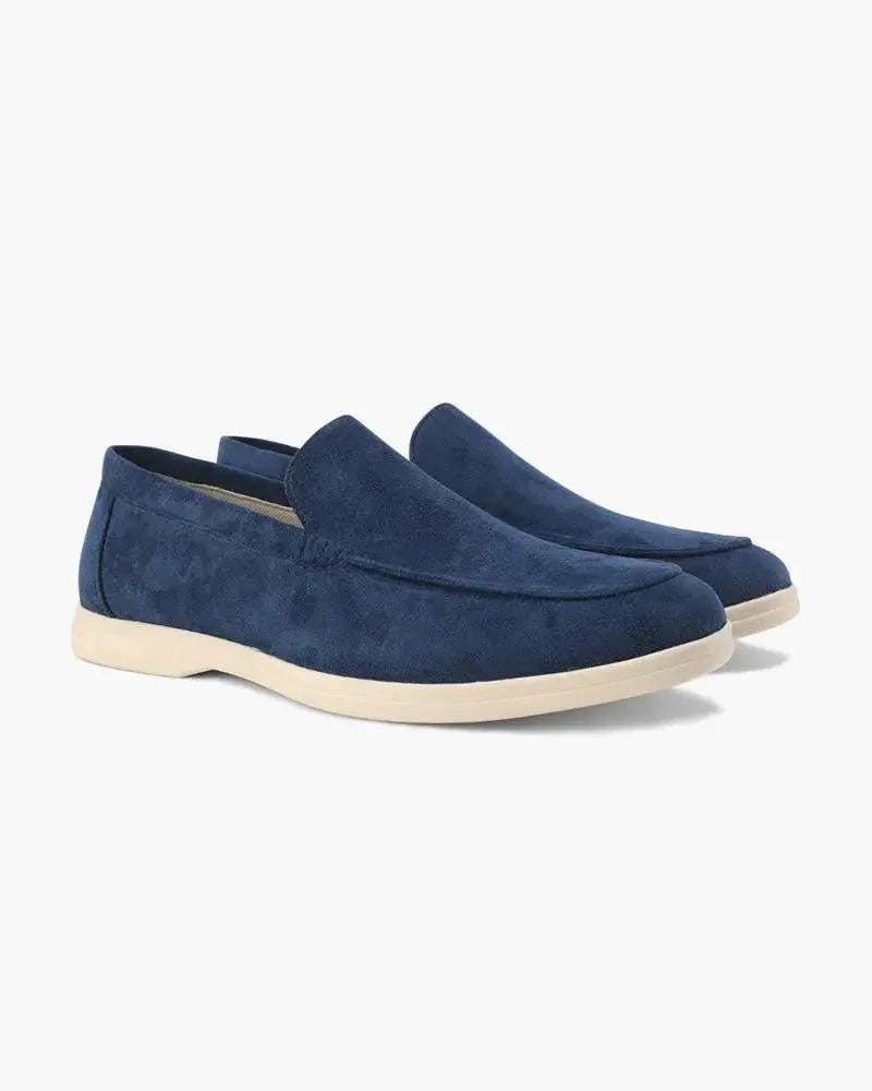 Mocassins en daim Old Money de couleur moka, taille 39 EU, vue de face, finition élégante et semelle en caoutchouc.