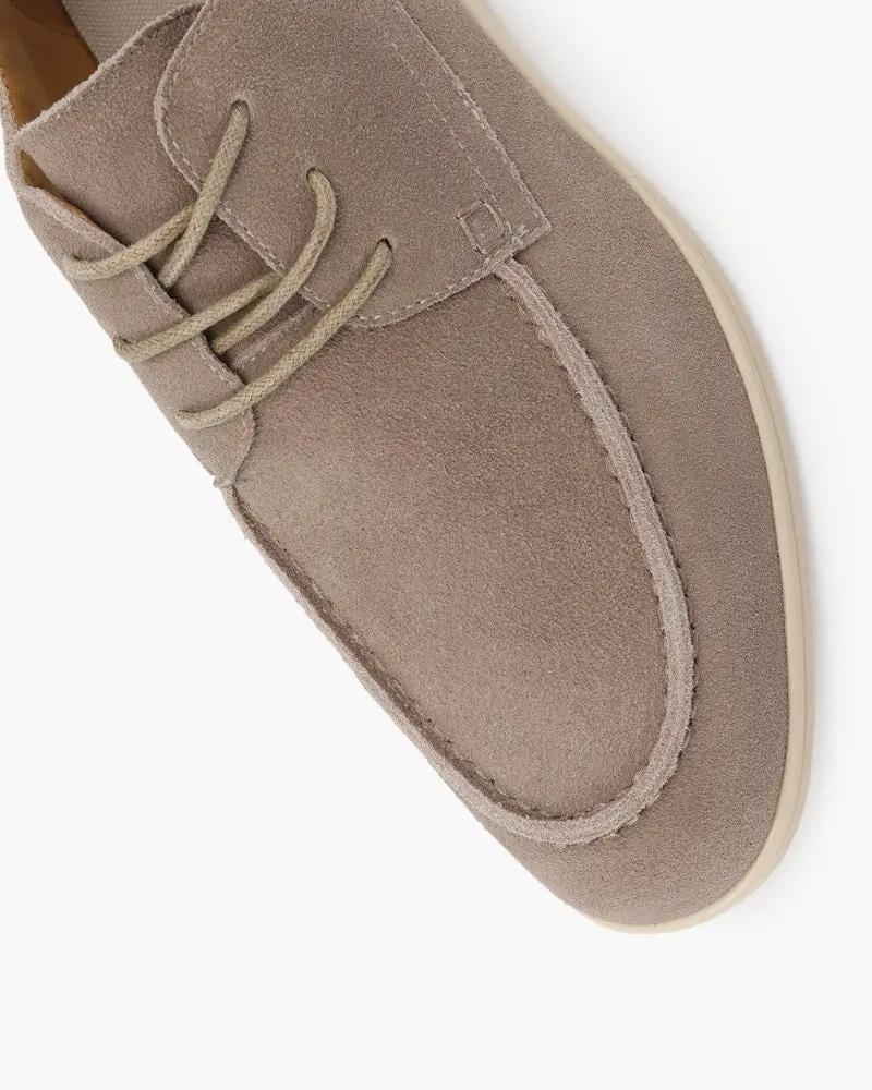 Chaussures en daim premium à lacets Old Money de couleur moka, taille EU 39, vue de face avec détails en cuir souple.