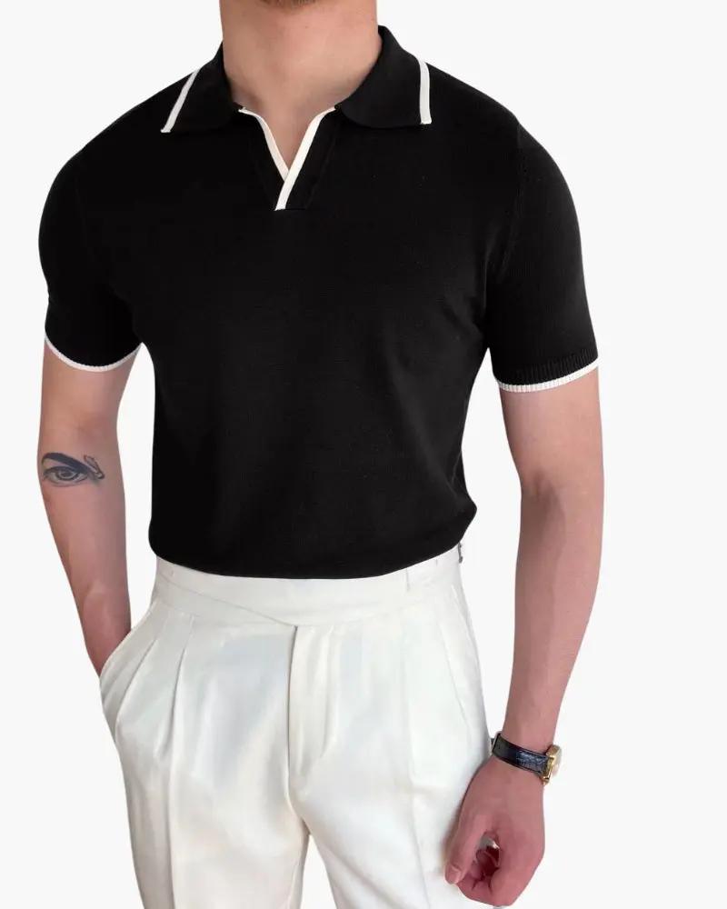 Polo Monaco Edge Old Money bleu marine, coupe ajustée, col en maille, détails élégants, porté sur un mannequin.