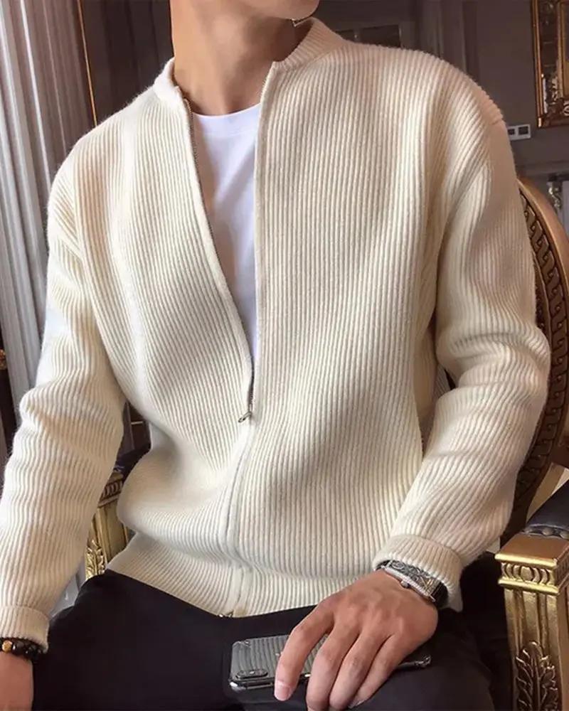 Gilet doux en coton 100 % de la marque Old Money, couleur nude, avec fermeture et col en tissu léger.