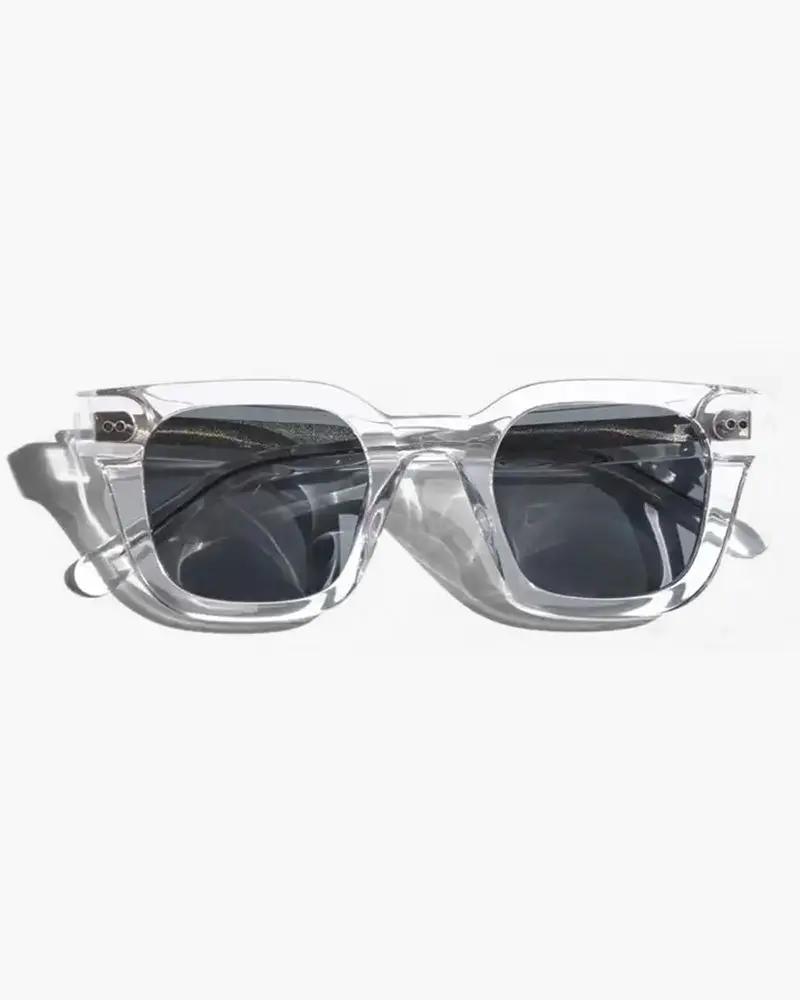 Lunettes de soleil transparentes Miami de la marque Old Money, avec monture élégante et design moderne.