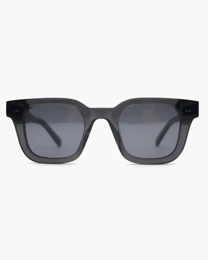 Lunettes de soleil transparentes Miami de la marque Old Money avec monture ronde et verres teintés.