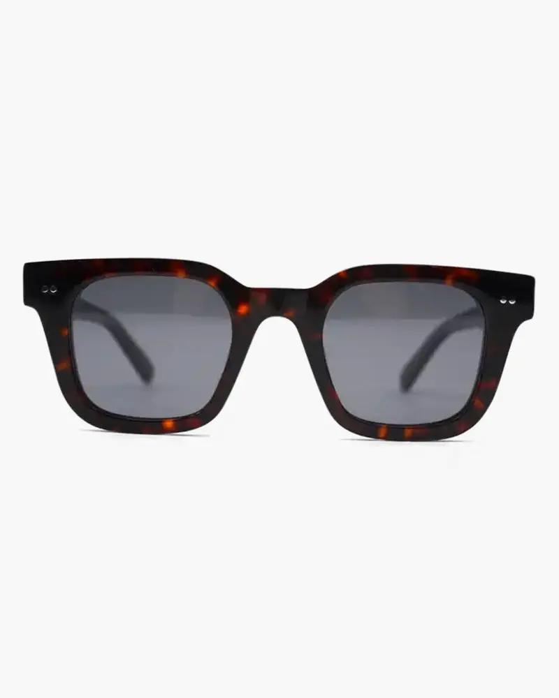 Lunettes de soleil Miami transparentes de la marque Old Money, avec monture élégante et design moderne.