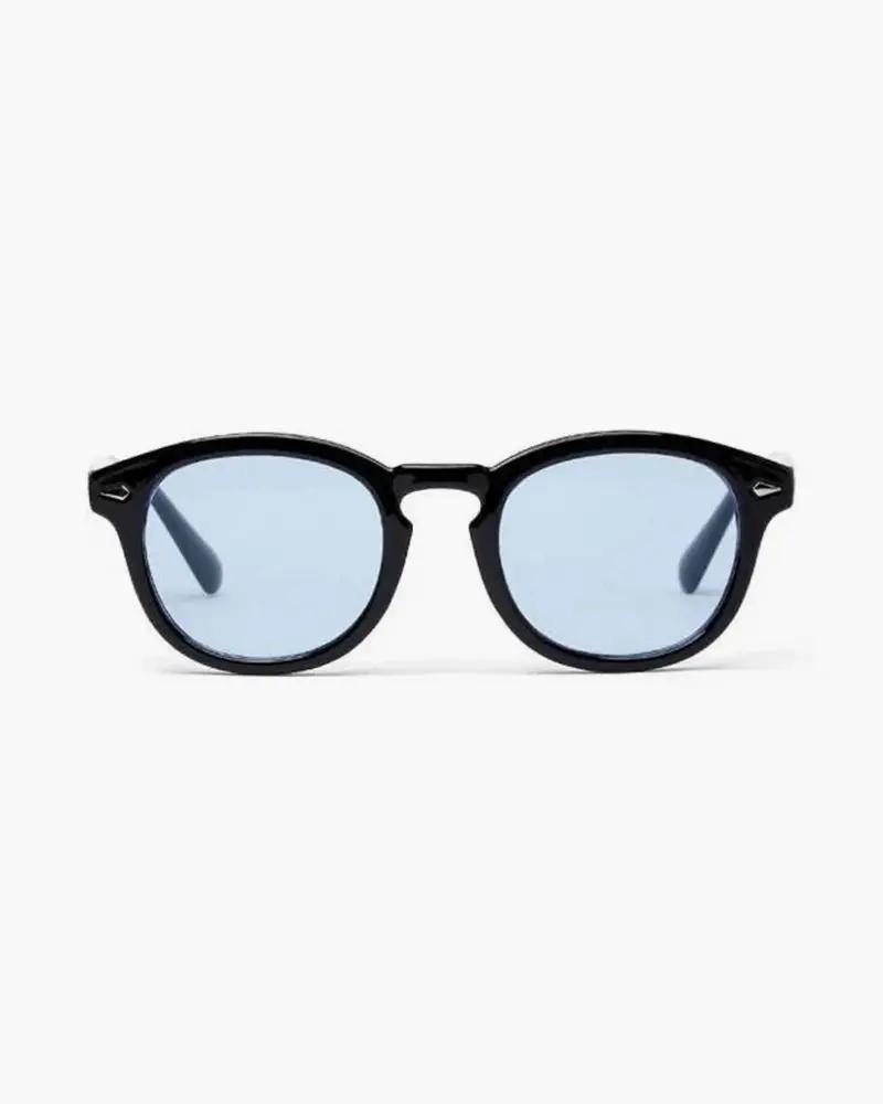 Lunettes teintées Old Money transparentes avec monture en plastique, style vintage et tendance pour un look élégant.