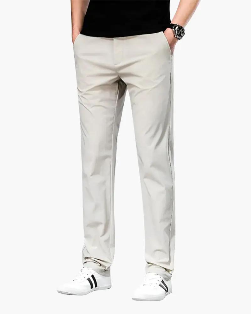 Pantalons Porto Chino blanc Old Money, vue de face, coupe décontractée, tissu léger, style classique pour homme.