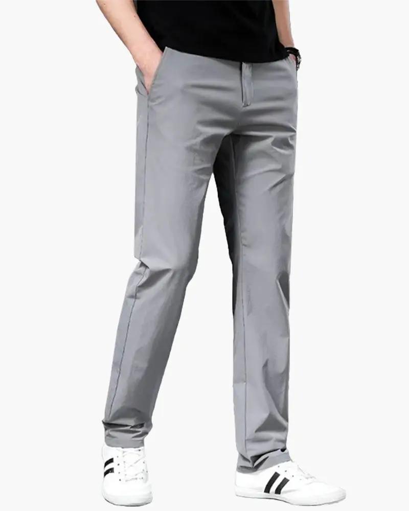 Pantalon chino Porto Old Money blanc pour homme, coupe classique, tissu léger, vue de face.