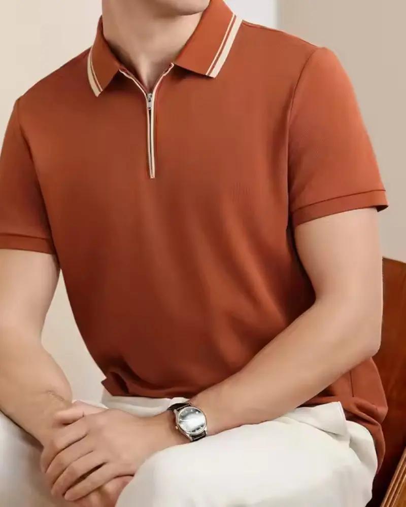 Polo zippé Ridgeway de la marque Old Money en blanc, taille XS, tissu doux avec col et fermeture éclair élégante.