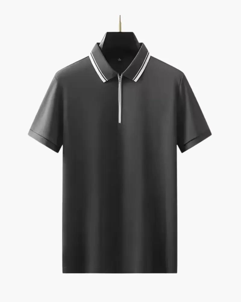Polo Ridgeway Zip blanc pour homme de la marque Old Money, col zippé et coupe classique, visible en gros plan.