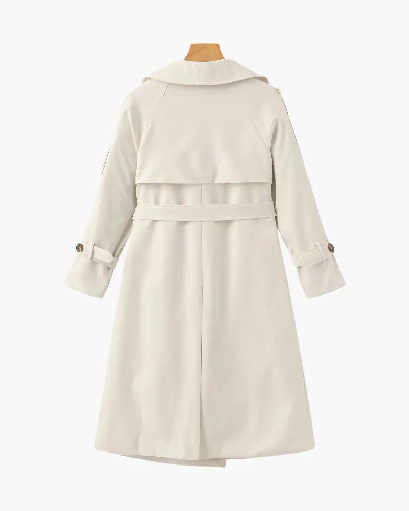 Manteau trench beige Heritage pour femmes Old Money Women, coupe classique, tissu léger et élégant, vue de face.