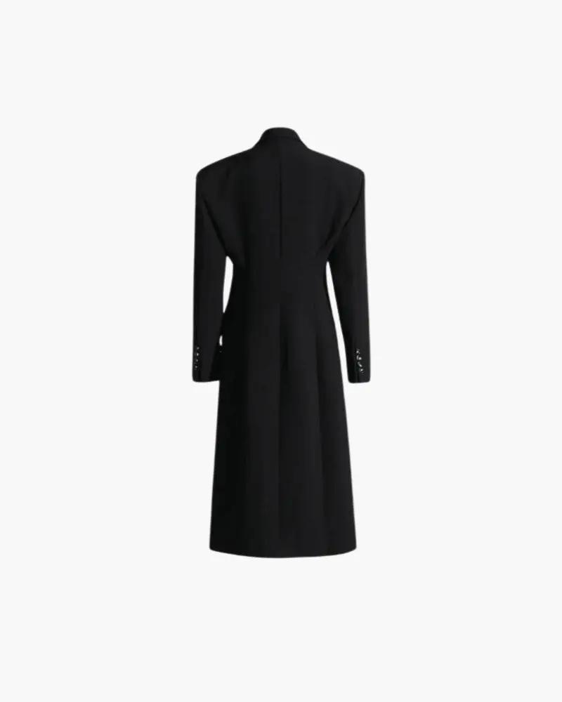 Manteau noir pour femmes Old Money Women, coupe élégante, porté sur un mannequin avec col classique et manches longues.