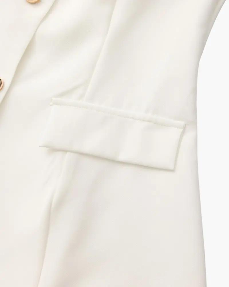 Ensemble Valencia de Old Money Women avec haut et pantalon en tissu léger, style élégant et sophistiqué pour femmes.