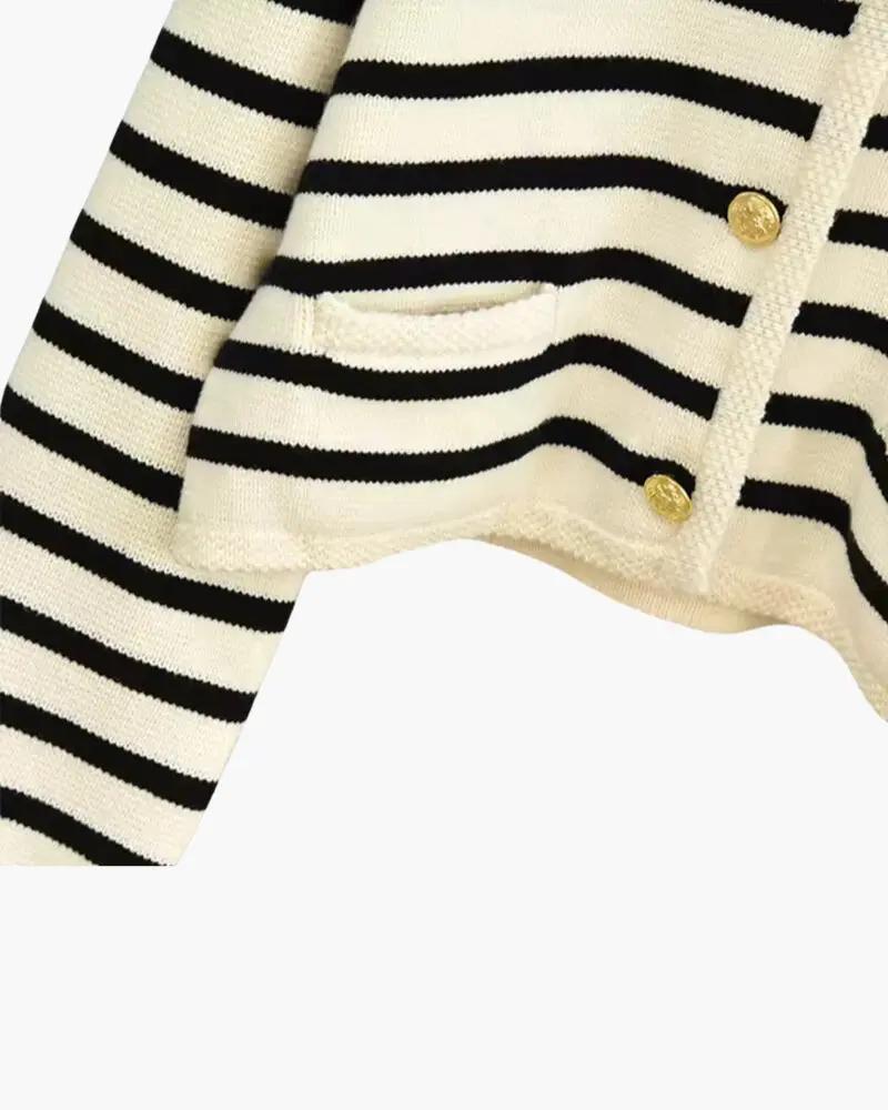 Gilet en laine à rayures de luxe pour femmes Old Money, détail tissé et finition élégante, porté sur un mannequin.