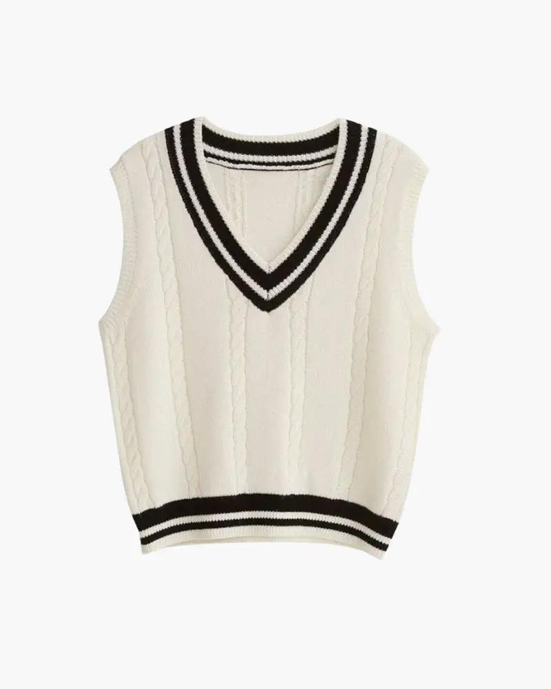 Gilet femme blanc de la marque Old Money Women, élégant et chaud, porté par une femme dans une tenue décontractée.