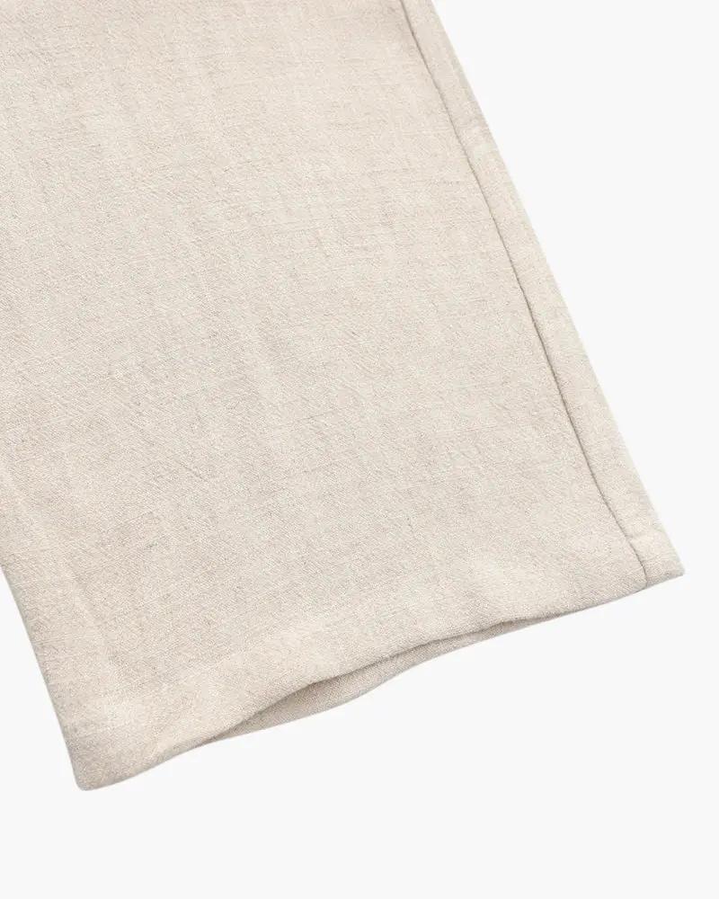 Pantalon en lin beige Marrakech de Old Money WorldWide, coupe slim, vue de face sur fond blanc.