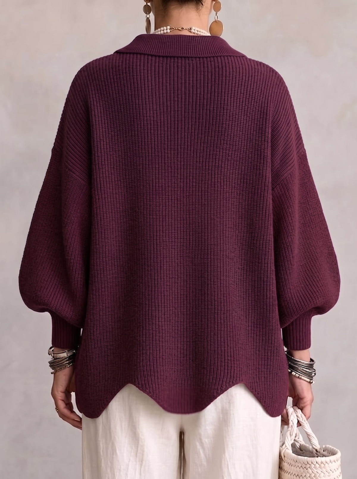 Cardigan oversize boutonné Danoir Paris avec col, en laine douce, porté sur un mannequin.