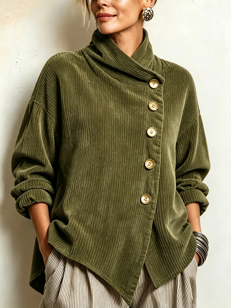 Veste overshirt Gillian en velours côtelé beige avec col enveloppant, de Danoir Paris, tissu doux et confortable.