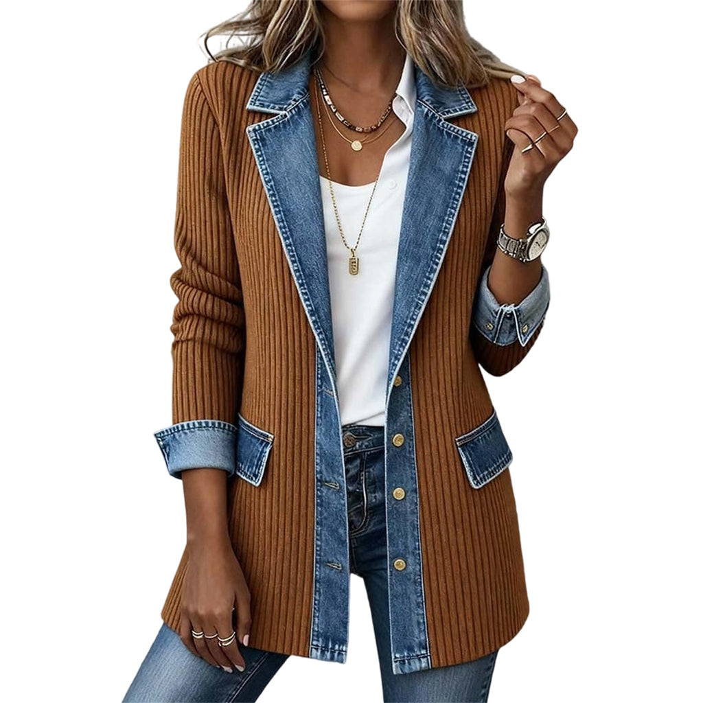 Veste en jean élégante Greta™ pour dames avec inserts tricotés, détail stylé de la marque Danoir Paris.