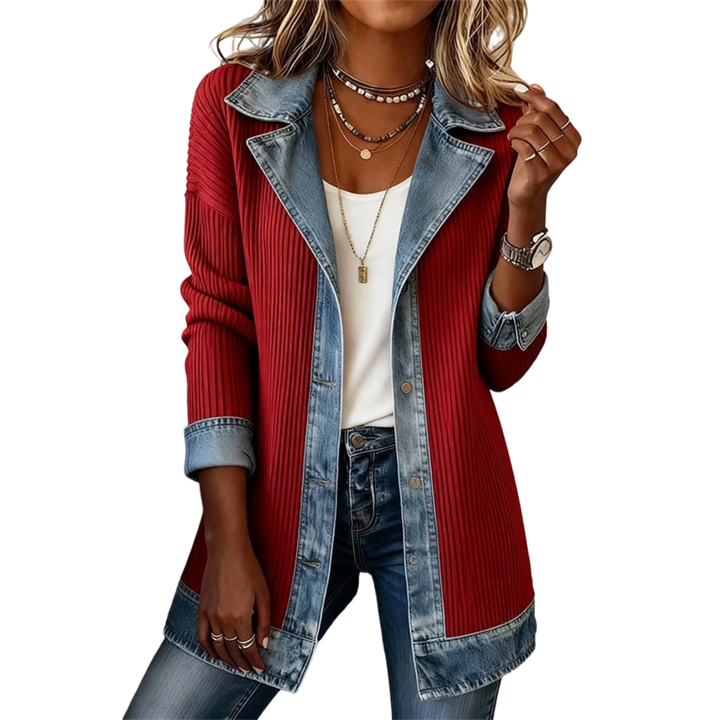 Veste en jean élégante Greta™ pour femmes avec inserts tricotés, style moderne et tendance de Danoir Paris.