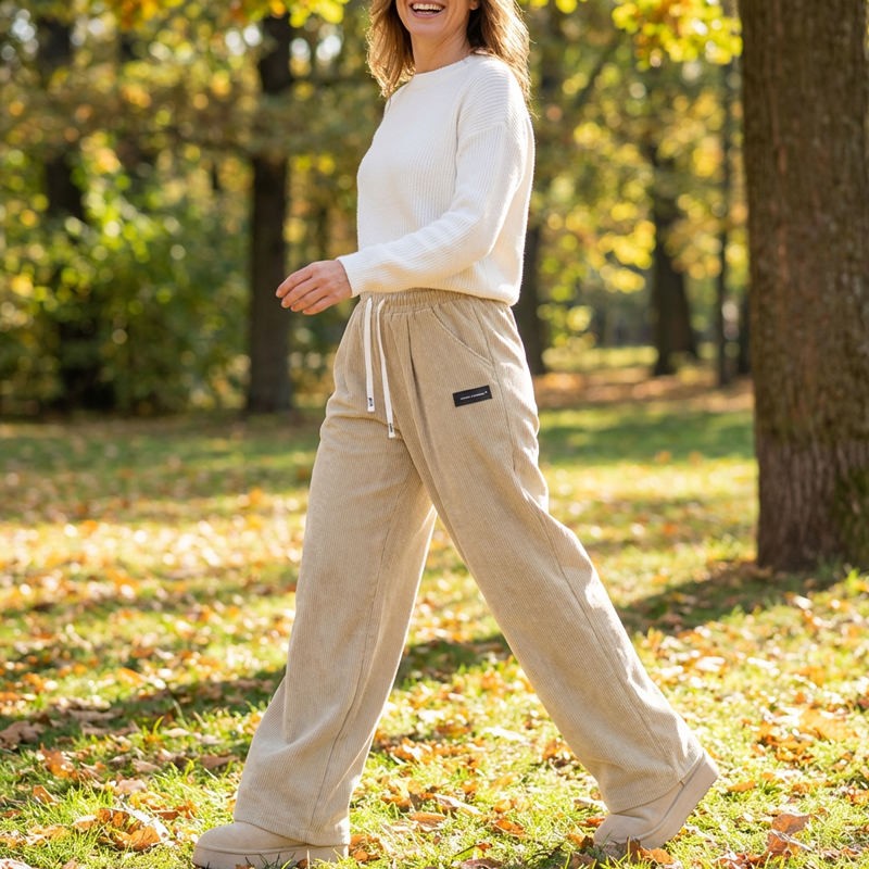 Pantalon large confortable pour femmes Danoir Paris, tissu doux, coupe ample, style décontracté, en noir.
