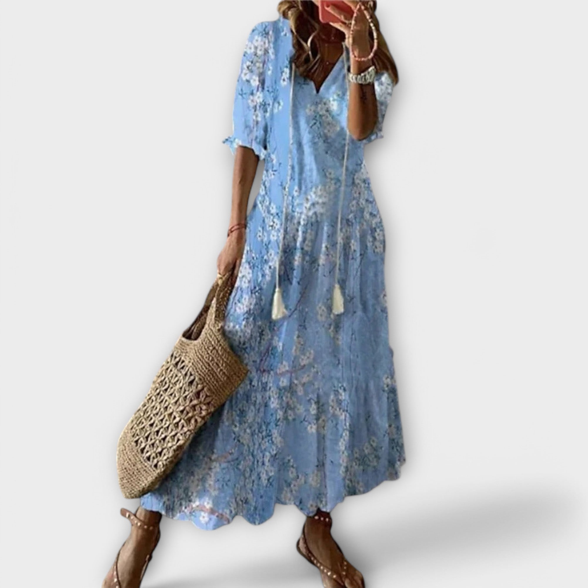 Robe longue Savannah Danoir Paris en bleu clair, maxi dress fluide avec décolleté et bretelles fines.