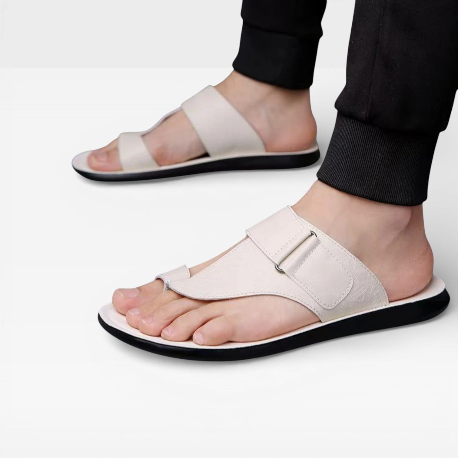 Sandales en cuir pour hommes de Danoir Paris avec semelle souple, idéales pour un usage quotidien, visibles sur cette image.